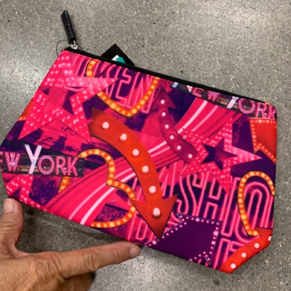 NWT Redken cosmetic pouch